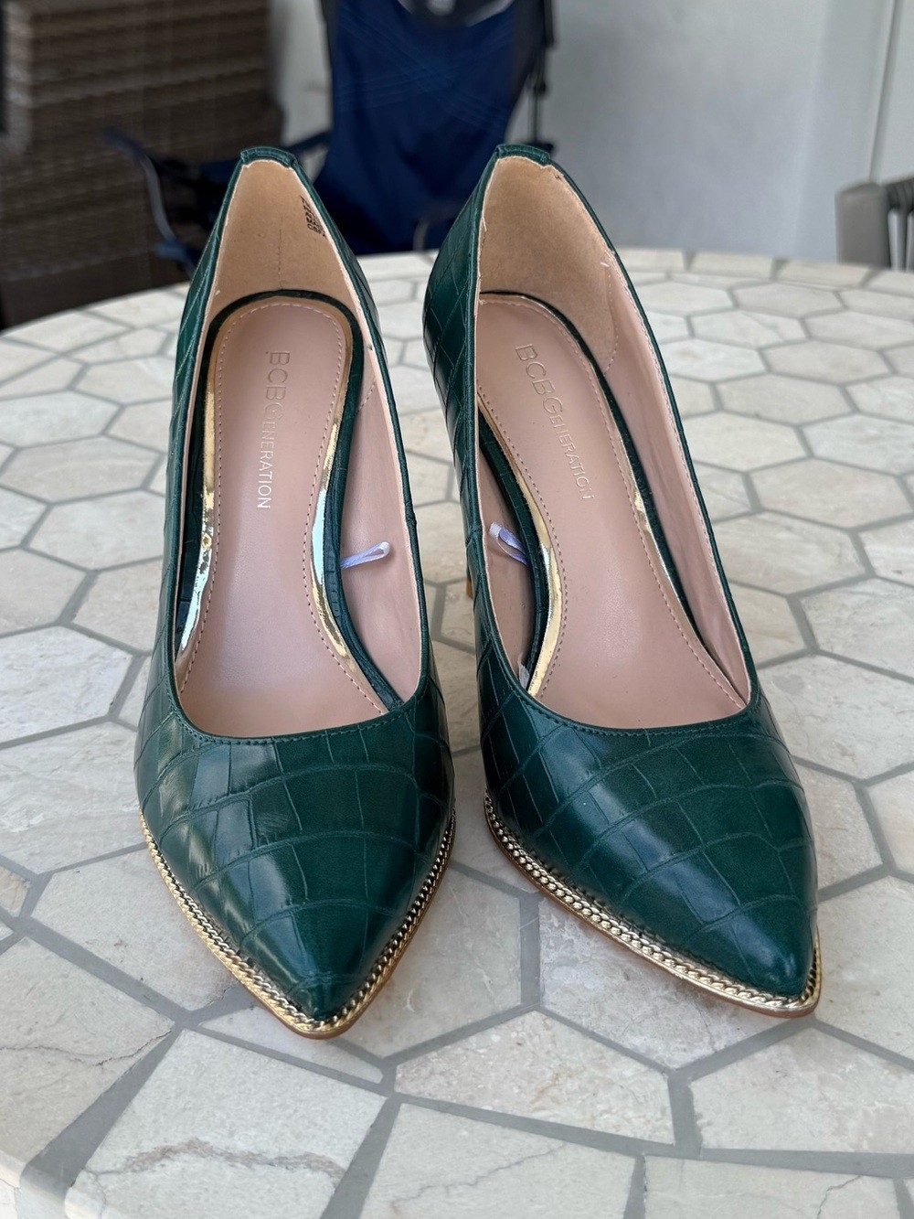 BCBGeneration Emerald Green Croc-Embossed Pointed Stiletto Pumps NWOT - Picture 4 of 4